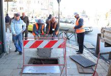 Bashkia Tiranë, riparim dhe pastrim trotuareve dhe pusetave pas motit të keq