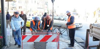 Bashkia Tiranë, riparim dhe pastrim trotuareve dhe pusetave pas motit të keq