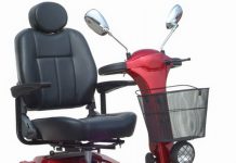 ”imPakti i Mirëqënies Sociale”: MMSR dhuron një mjet motorrik një përsoni paraplegjik