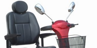 ”imPakti i Mirëqënies Sociale”: MMSR dhuron një mjet motorrik një përsoni paraplegjik