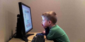 Si të mbroni familjen nga pornografia, program falas