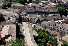 Gjirokastra mahnit turistët e huaj