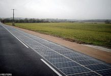 Rruga e parë në botë, shtruar me panele diellore