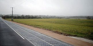 Rruga e parë në botë, shtruar me panele diellore