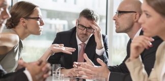 Si t’i bëni ballë një mjedisi pune konfliktual