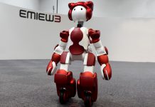 Nëse humbni në aeroport ky robot mund t’ju ndihmojë