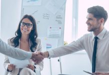 3 mënyra si të bëni përshtypje të mirë në punën tuaj të re