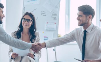 3 mënyra si të bëni përshtypje të mirë në punën tuaj të re