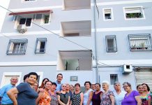 Ish i përndjekuri 90-vjeçar rikonstruktoi pallatin me paratë e dëmshpërblimit