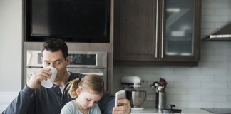 Varësia tek teknologjia: 5 rregulla për të rifituar komunikimin e humbur me fëmijët