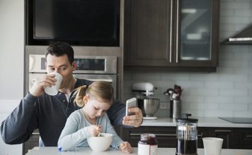 Varësia tek teknologjia: 5 rregulla për të rifituar komunikimin e humbur me fëmijët