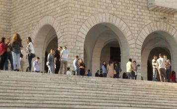 Datat e reja/ Hapen pjesërisht universitetet, si do veprohet me ata që diplomohen dhe të tjerët