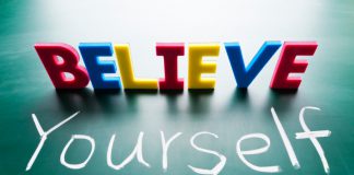 4 teknika që do t’ju ndihmojnë të jetoni me vetbesim