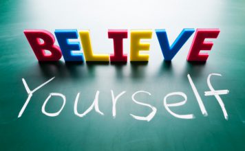 4 teknika që do t’ju ndihmojnë të jetoni me vetbesim