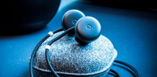 Kufjet që përkthejnë 40 gjuhë të huaja në kohë realë