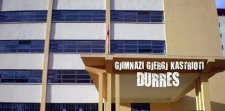 Ish-nxënësit kthehen për të ndihmuar gjimnazin ku mësuan në Durrës