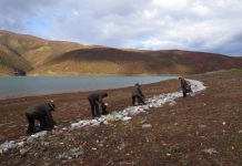 Liqeni i Kukësit, nis pastrimi nga mbetjet