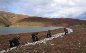 Liqeni i Kukësit, nis pastrimi nga mbetjet