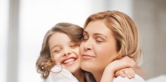 Efektet pozitive të përqafimit tek fëmijët