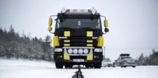 Suedi, ndërtohet rruga e parë që do vetëkarikojnë makinat