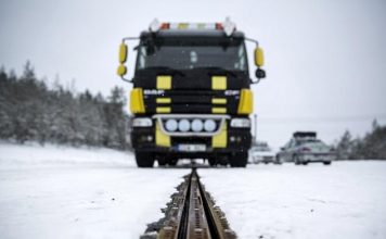 Suedi, ndërtohet rruga e parë që do vetëkarikojnë makinat