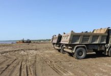 FA pastrojnë plazhin e Divjakës dhe ndërtojnë një urë në Lushnje