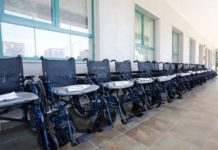 600 persona me aftësi të kufizuar përfitojnë karriget me rrota falas