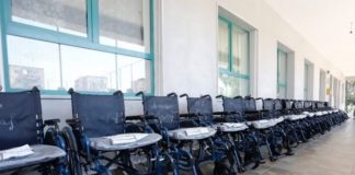 600 persona me aftësi të kufizuar përfitojnë karriget me rrota falas