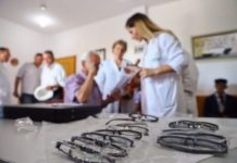 Vizita dhe syze falas. Pas Tiranës përfitojnë edhe banorët e Shtëpisë së të Moshuarve në Kavajë