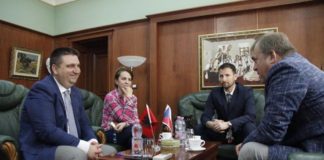 Evitimi i përmbytjeve: Ambasada e Çekisë, 50 mijë euro për rindërtimin e urës në Ferras të Fierit