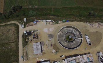 Vazhdon puna për ndërtimin e impiantit të ujërave të zeza në Gjirin e Lalzit