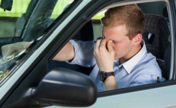 7 këshilla si të mposhtni gjumin kur jeni në timon