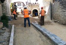 Berat, po punohet për shtrimin me kalldrëm të rrugës së Kalasë