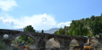 Gjirokastër, nis puna për restaurimin e urës së Kodhorcës