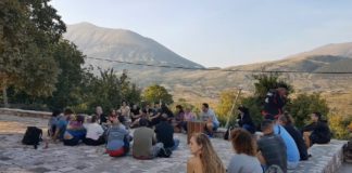 Artistët nga e gjithë bota performancë në malet e Kurveleshit