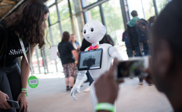 Robotët do të nxjerrin në ‘pension’ njerëzit, ja çfarë pritet të ndodhë deri në 2025