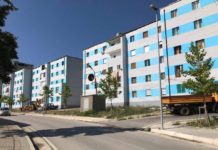 Foto/ Rikonstruktohen fasadat e pallateve në qytetin e Bajram Currit