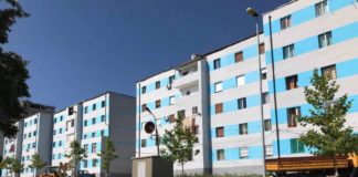 Foto/ Rikonstruktohen fasadat e pallateve në qytetin e Bajram Currit