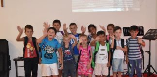 “Në shkollë sot me çantën plot”, gëzohen 104 fëmijë