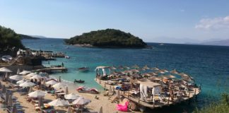 Plazh në vjeshtë, Ksamili ende i rezervuar nga turistët e huaj