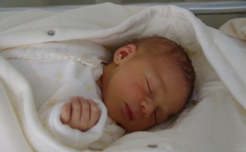 Nxitja e natalitetit/ 400 mijë lekë për beben e parë, 800 mijë për të dytin, 1.2 milionë për të tretin