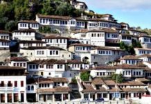 Turistët nuk vijnë vetëm për plazh, mbi 100 mijë të huaj kanë vizituar Beratin gjatë 2018
