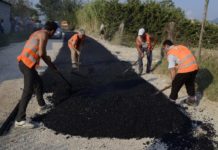 Tiranë, rehabilitohet rruga për në fshatin Dritas