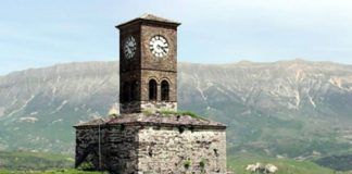 Gjirokastrë, përfundon restaurimi dhe ndriçimi i Kullës së Sahatit