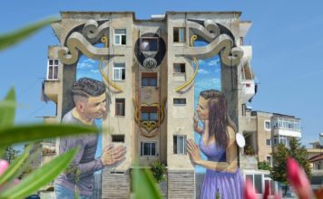 Muralja e Urës Vajgurore, një nga 10 më të mirat në botë