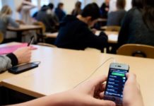 MASR: Ndalohen celularët në shkolla