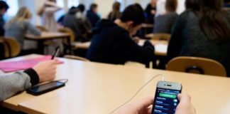 MASR: Ndalohen celularët në shkolla
