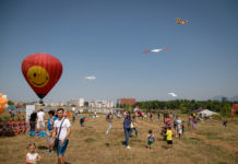 Tiranë, zhvillohet Festivali Ndërkombëtar i Balonave në Parkun e Liqenit