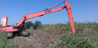 Shmangia e përmbytjeve, pastrohen kanalet kulluese në Berat