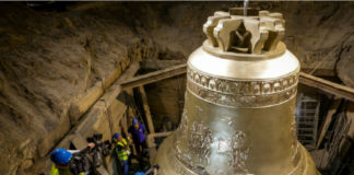 FOTO/ Zbulohet kambana më e madhe në botë